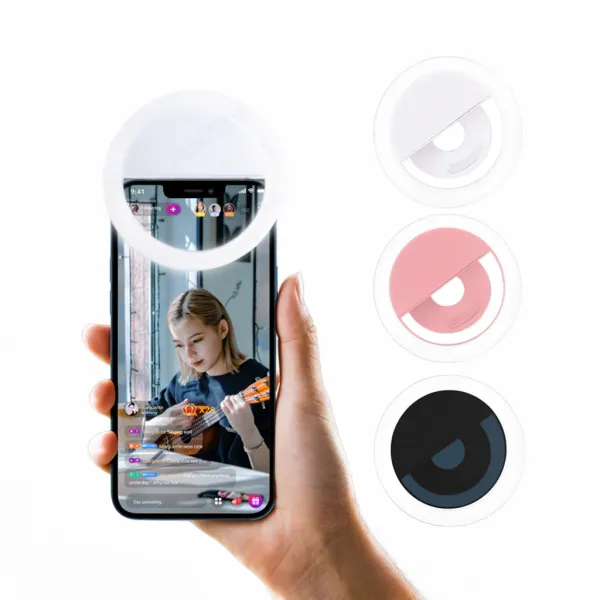 Anneau LED Clip USB pour Smartphone RK12 fixé sur un smartphone avec variantes de couleurs blanc, rose et noir visibles