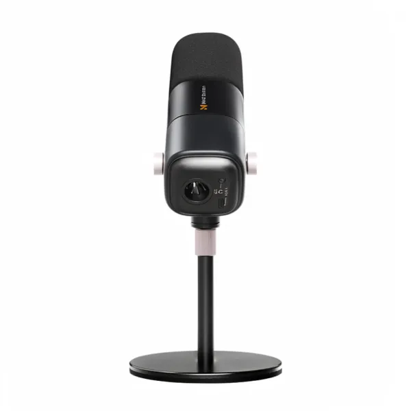 Microphone professionnel NearStream Dynamic XLR USB sur bureau, vue avant