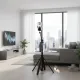 Tripod pour Smartphone & Appareil Photo TOKQI – Trépied Aluminium avec Télécommande Bluetooth Trépied aluminium TOKQI avec smartphone fixé et télécommande Bluetooth dans un salon moderne