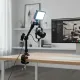 Magic Arm 9 pouces avec Super Clamp fixé à un bureau avec un micro et une lumière LED pour streaming en direct