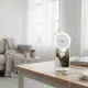 LED Selfie Ring Light pour smartphone éclairant un visage féminin