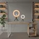 Anneau lumineux LED 20cm avec trépied USB pour téléphone en fonctionnement sur bureau moderne